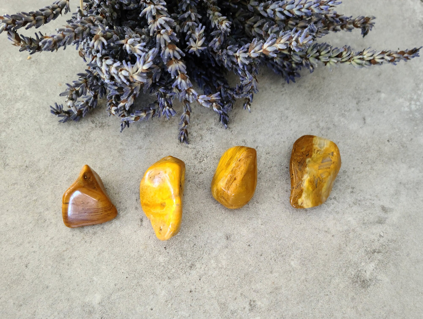 Yellow Jasper Tumbled (20 - 40 mm)